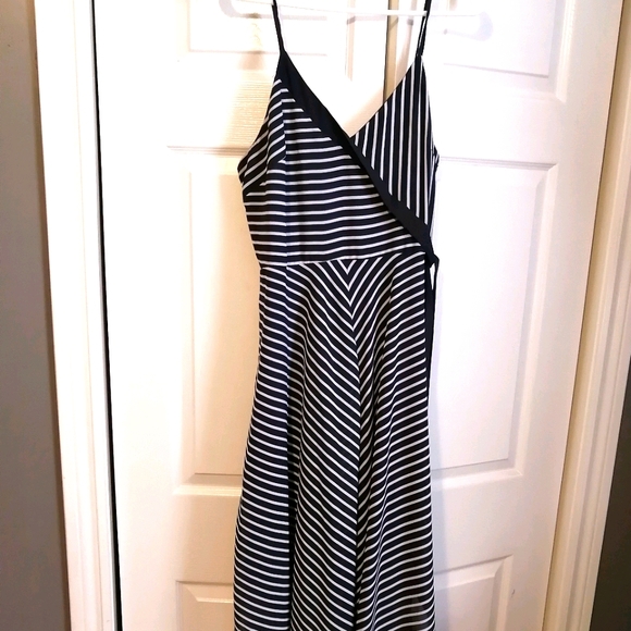 Asymmetrical handkerchief faux wrap dress - Picture 2 of 8